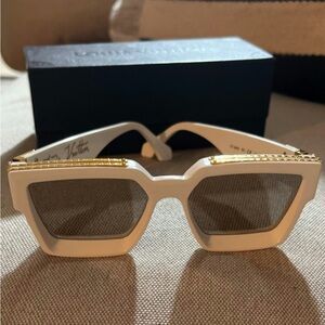 Louis Vuitton 1.1 Millionaires Sunglasses

$895.00 + tax unisex, good condition